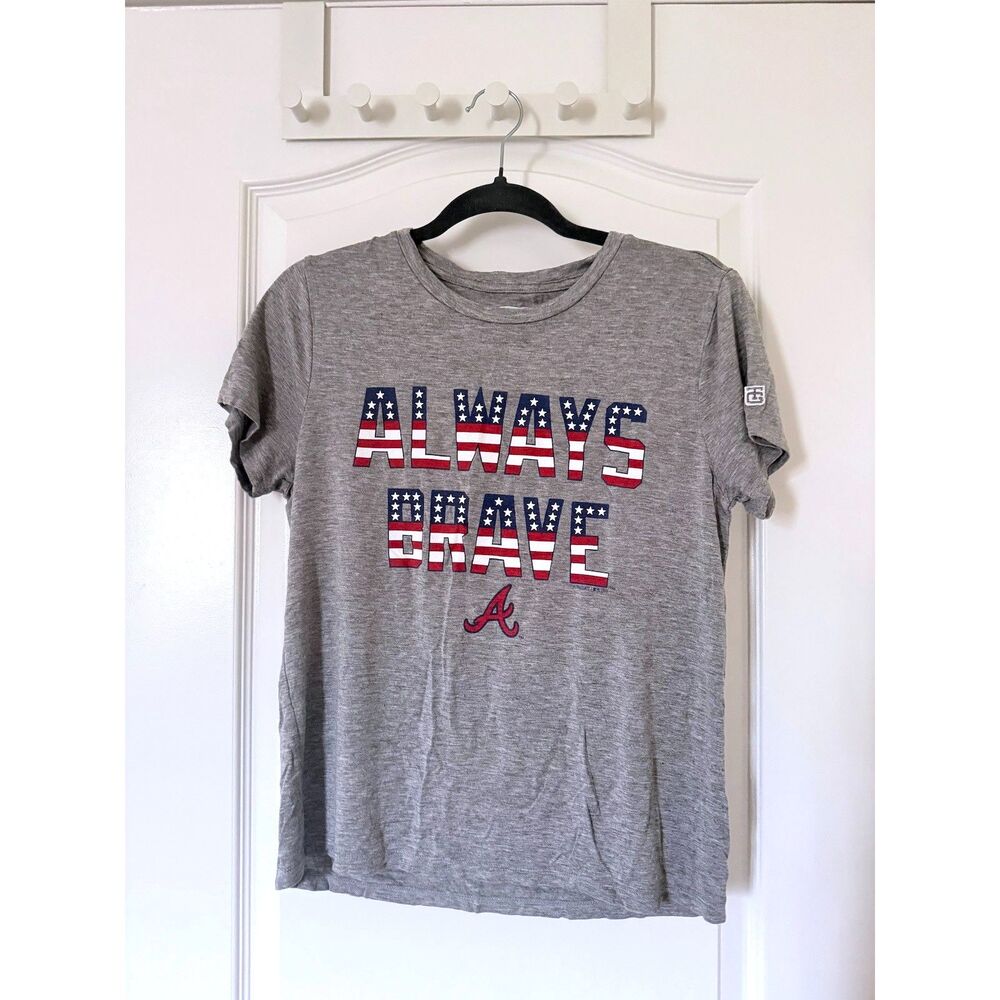 Tailgate Always Brave Atlanta Braves Stars Stripes Comfy Tee XS Patriotic